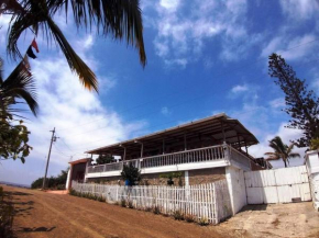 Acogedora casa en la colina con vista al mar